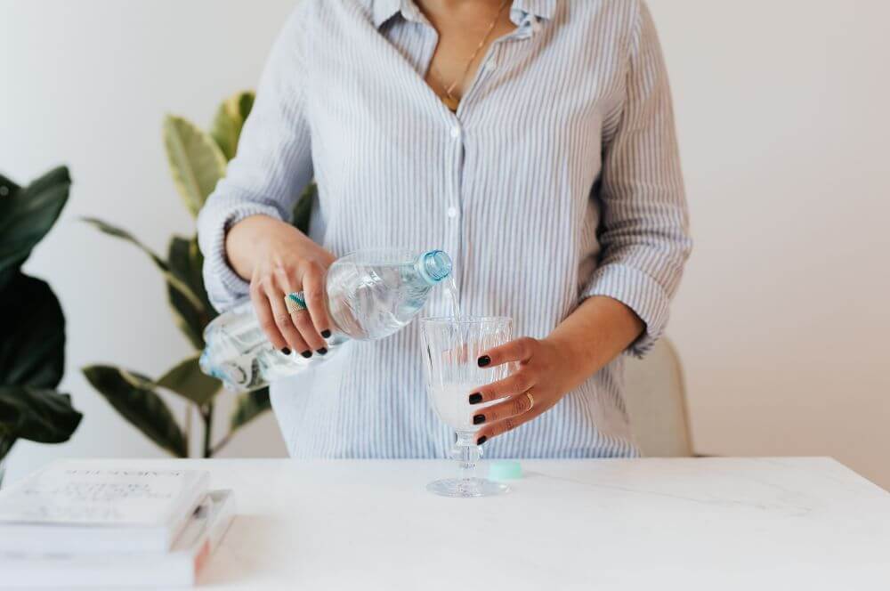 how many ounces of water should you drink a day hydration guide